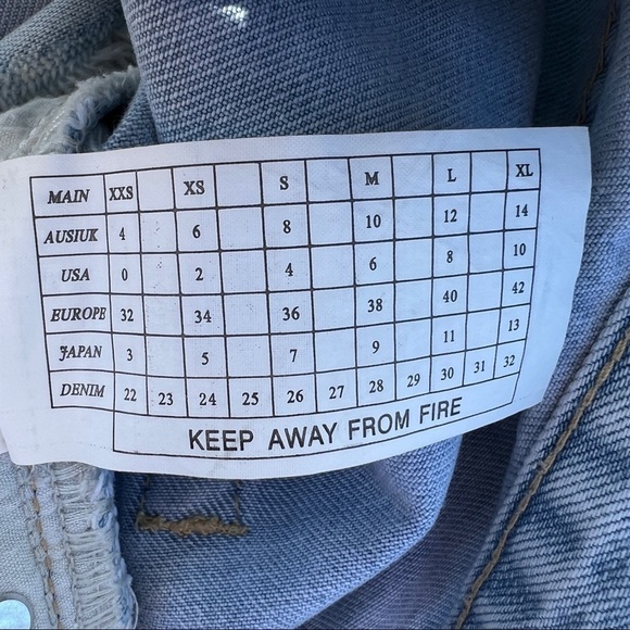 One Teaspoon Awesome Baggies Low Waist Relaxed Tapered Distressed Jeans - Picture 15 of 16